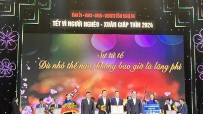 Tập đoàn BRG và Ngân hàng SeABank ủng hộ 1 tỷ đồng cho chương trình “Tết Vì người nghèo – Xuân Giáp Thìn 2024” của tỉnh Nghệ An