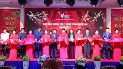 ពិធីបើកមហោស្រពសារព័ត៌មាន Giap Thin Spring និងការផ្តល់រង្វាន់ Golden Hammer and Sickle Press Award