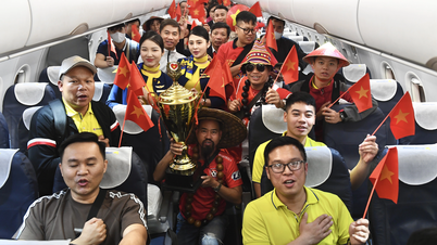 Hundreds of fans fly to Thailand to "support" the Vietnamese team