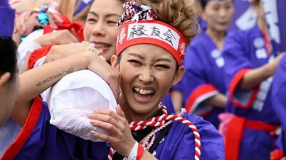Women participate in Japan's first naked festival