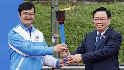 ខែយុវវ័យឆ្នាំ 2024៖ ចាប់យកចង្វាក់ពីទឹកដីនៃមនុស្សមានទេពកោសល្យ