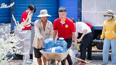 សិស្សានុសិស្ស​អំពាវនាវ​ឲ្យ​មាន​ការ​ឧបត្ថម្ភ​ដើម្បី​នាំ​ទឹក​ស្អាត​ជូន​ប្រជាពលរដ្ឋ​នៅ​តំបន់​គ្រោះ​រាំង​ស្ងួត និង​ប្រៃ