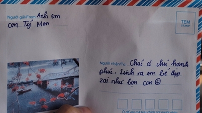 Die Geschichte hinter dem 60.000 VND Hochzeitsumschlag zweier Jungen in Hanoi