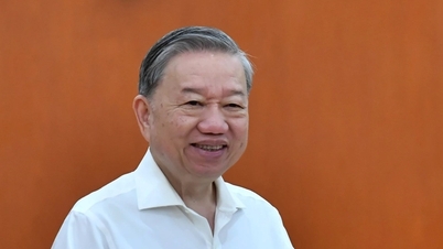 General Secretary To Lam chairs the meeting of the Subcommittee on Documents of the 14th Party Congress.