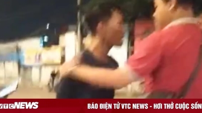 Công an điều tra vì sao người đàn ông bị còng tay, đánh đập giữa đường ở TP.HCM
