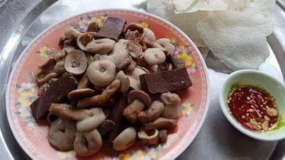 Nấm đắng xào lòng heo
