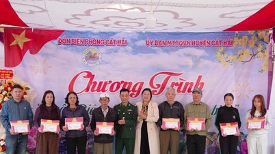 កម្មវិធី 'ឆ្មាំព្រំដែននិទាឃរដូវកក់ក្តៅដួងចិត្តអ្នកនេសាទ' មកដល់អ្នកនេសាទ Hai Phong