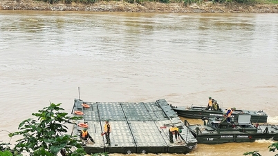 ការ​ដំឡើង​ស្ពាន​អាកាស​បណ្តោះអាសន្ន​ជំនួស​ស្ពាន Phong Chau តើ​ទូក​នឹង​ធ្វើ​ដំណើរ​ដោយ​របៀប​ណា?