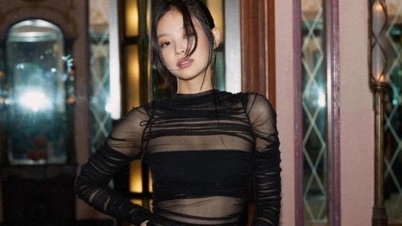 Jennie (BlackPink) ស្លៀក​រ៉ូប​ស