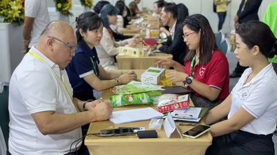 ពិព័រណ៍​ឧស្សាហកម្ម...