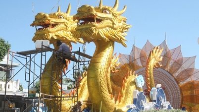 ការ​តុបតែង​ផ្លូវ​ដ៏​អ៊ូអរ ការ​តុបតែង​តុក្កតា​នាគ​ដ៏​ពិសេស