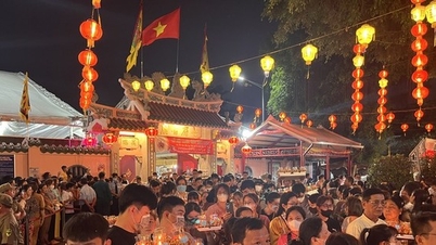 Thả hàng ngàn hoa đăng xuống sông Đồng Nai cầu bình an