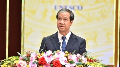 Bài phát biểu của Bộ trưởng GDĐT về ngành Giáo dục Hà Nội gây xúc động cả hội trường
