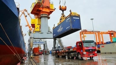 8 tháng đầu năm, Việt Nam xuất siêu 16,255 tỷ USD, mừng lo lẫn lộn