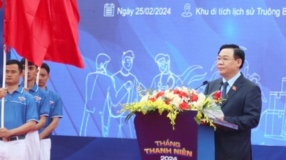 Chủ tịch Quốc hội mong muốn Tháng Thanh niên giữ tinh thần 'mãi mãi tuổi 20'