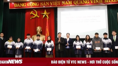 VOVedu tiếp nhận 20 suất quà an sinh xã hội của Vietcombank