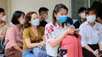 Vietnamese workers in Taiwan cry when receiving news of... salary increase