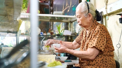 90 Jahre alter Eis- und Thai-Dessertladen einer 40-jährigen Frau in Hanoi