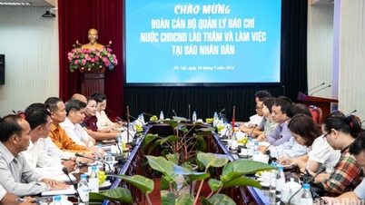 កាសែត Nhan Dan ទទួលជួបគណៈប្រតិភូមន្ត្រីគ្រប់គ្រងសារព័ត៌មាននៃសាធារណរដ្ឋប្រជាធិបតេយ្យប្រជាមានិតឡាវ