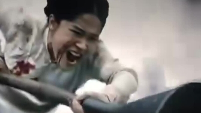 Nahaufnahme des berührenden Bildes der dreizackigen Bombe im Film „Peach, Pho and Piano“