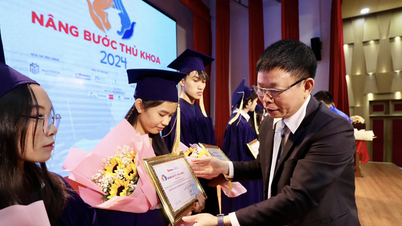 ការផ្តល់អាហារូបករណ៍ 65 "Supporting Valedictorians"