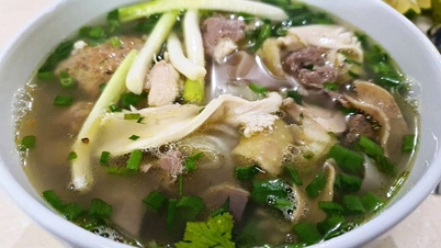 Pho Trang Kim ដ៏ល្បីល្បាញនៅ Ha Giang៖ អតិថិជនតម្រង់ជួរ ៣០០ចានលក់រៀងរាល់ព្រឹក