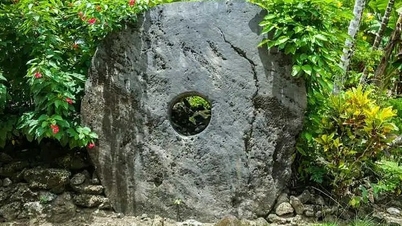 Una pequeña nación insular comercia con una moneda de piedra gigante
