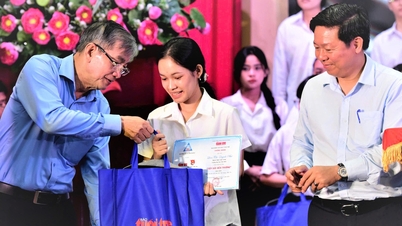 អាហារូបករណ៍ "ផ្តល់កម្លាំងដល់សាលារៀន" សម្រាប់សិស្ស Ben Tre - Tien Giang: ស្ពានដើម្បីធ្វើឱ្យសុបិនក្លាយជាការពិត