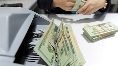 Ngân hàng đứng yên trong khi thị trường tự do tăng