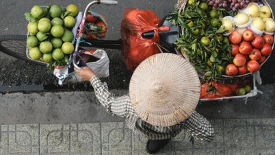 Street vendor's work - Happy Vietnam!