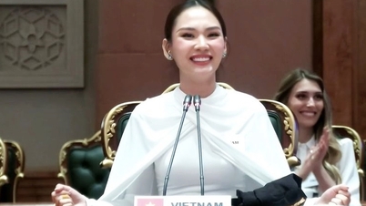 Mai Phuong បង្ហាញភាសាអង់គ្លេសនៅ Miss World