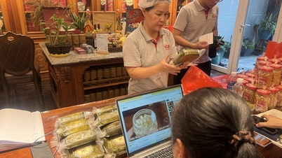 សេវាកម្ម Tet ដ៏អ៊ូអរ