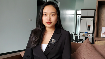 Quitting a high-paying job, a beautiful female graduate writes an application to join the army