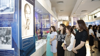 Opening of the Exhibition "Ho Chi Minh's Footprints in China"