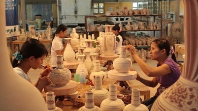 Establish a Council to consider awarding the title of People's Artisan of handicrafts