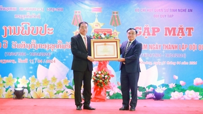 ប្រគល់​វិញ្ញាបនបត្រ​សរសើរ​នាយករដ្ឋមន្ត្រី​ដល់​ក្រុម​ប្រមូល​ខេត្ត Nghe An