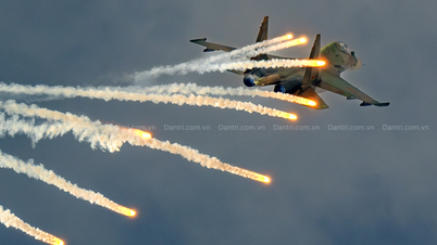 “King Cobra” SU-30MK2 បានបាញ់ផ្លោង ៩៦ គ្រាប់ បំភ្លឺមេឃហាណូយ