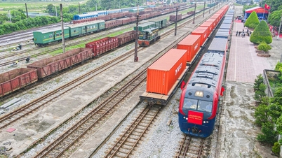 Which national railway lines is Hanoi planning?