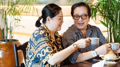 Elvis Phương: 43 năm mặn nồng bên vợ kém tuổi, lần đầu hé lộ về 4 người con