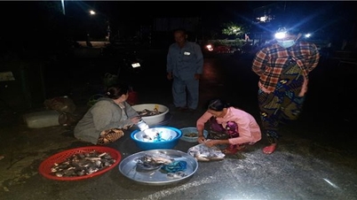 យប់មួយនៅផ្សារ "ក្រោម" ថាឡា