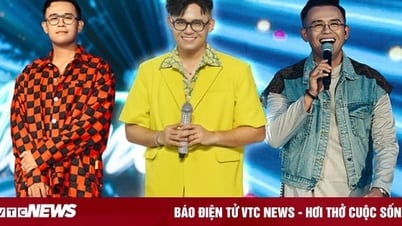 Stylist Khuc Manh Quan នៅពីក្រោយ MC Duc Bao ក្នុងកម្មវិធី Vietnam Idol