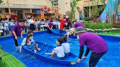 និស្សិតទីក្រុងហូជីមិញ ចែវទូក រុំនំខេក... ដើម្បីអបអរបុណ្យចូលឆ្នាំថ្មីប្រពៃណីជាតិ