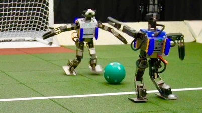 Roboter können dribbeln, überholen und Tore schießen