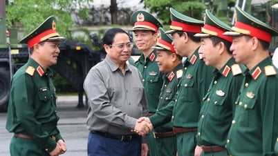 នាយករដ្ឋមន្ត្រី Pham Minh Chinh ធ្វើការជាមួយក្រុមហ៊ុន Viettel លើវិស័យឧស្សាហកម្មការពារជាតិបច្ចេកវិទ្យាខ្ពស់