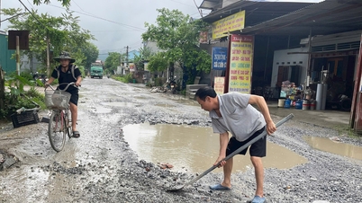People suffer because the provincial road is full of "ponds" and "holes"