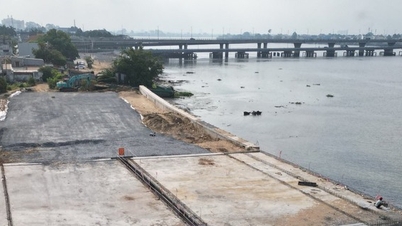 Early construction of Hoa An bridge underpass connecting two roads along Dong Nai river