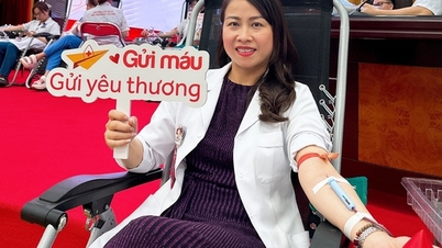 Thầy thuốc hiến máu tình nguyện