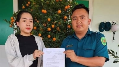 Two female graduates volunteered to join the army, causing a stir online