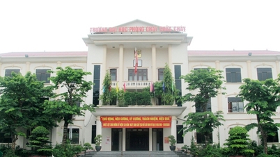 Two universities are allowed by the Government to train at intermediate level.