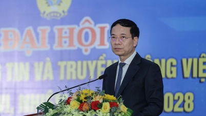 រដ្ឋមន្ត្រី Nguyen Manh Hung និយាយអំពីវិធីប្រើប្រាស់ AI សម្រាប់កម្មករ